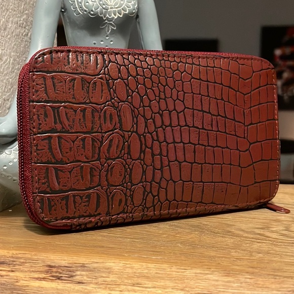NWOT Maroon Red Reptile Print Zip Checkbook Wallet - Picture 2 of 12